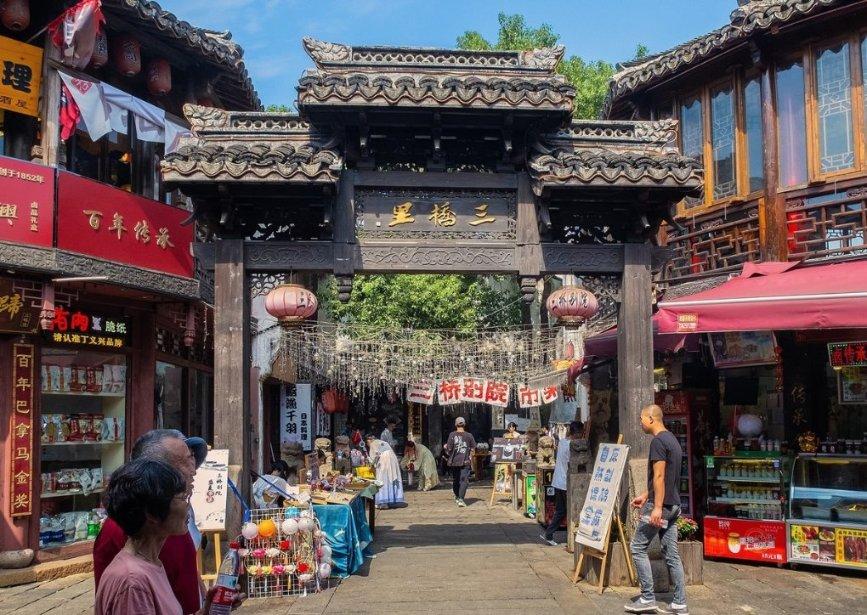 科技早报：Vision Pro炒到10万| 新款问界M5快问世 | AI无法替代人类